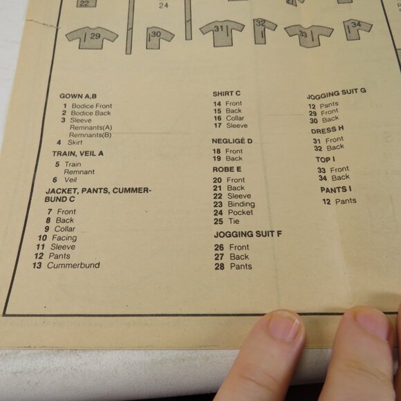 Butterick 3569 Sewing Pattern BARBIE Clothes UNCUT 11.5" tall dolls - Picture 4 of 9